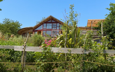 Le PARADIS : nous l’avons CONSTRUIT nous-mêmes avec une MAISON en TERRE PAILLE depuis 30 ans