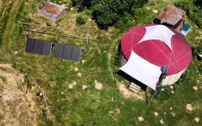 Changer de Vie en Couple : Le Projet Autonome de Myiam et Renaud, Entre Yourte et Rénovation Résiliente