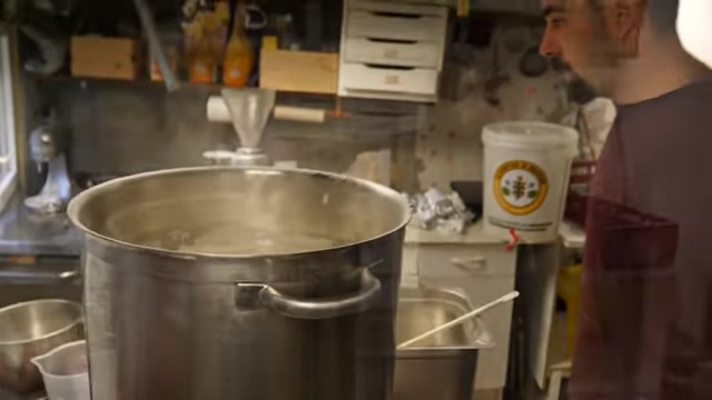 Le brassin est préparé dans une cuve inox chauffée.