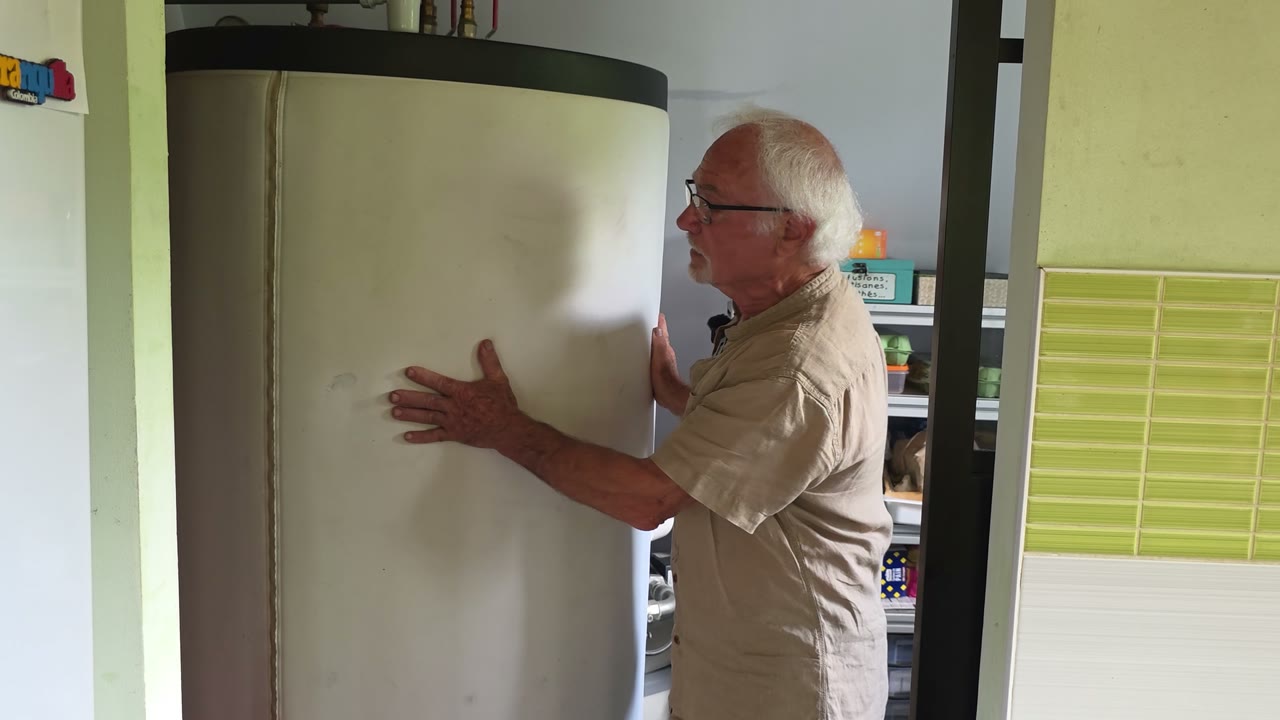 Michel présente l’équipement de stockage thermique