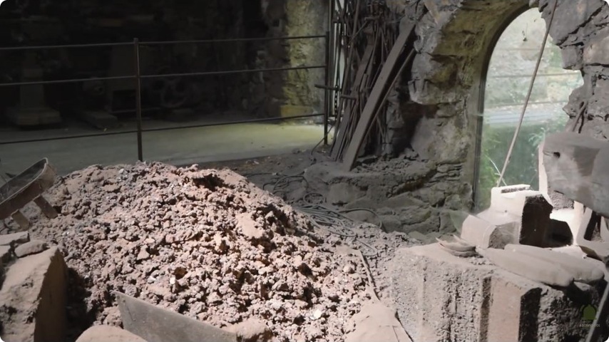 L’ancienne forge conserve des traces et des équipements de son activité métallurgique.
