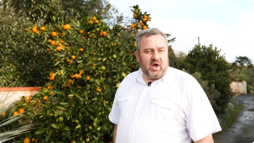 Olivier Biggio présente sa collection d’agrumes dans la région toulousaine.