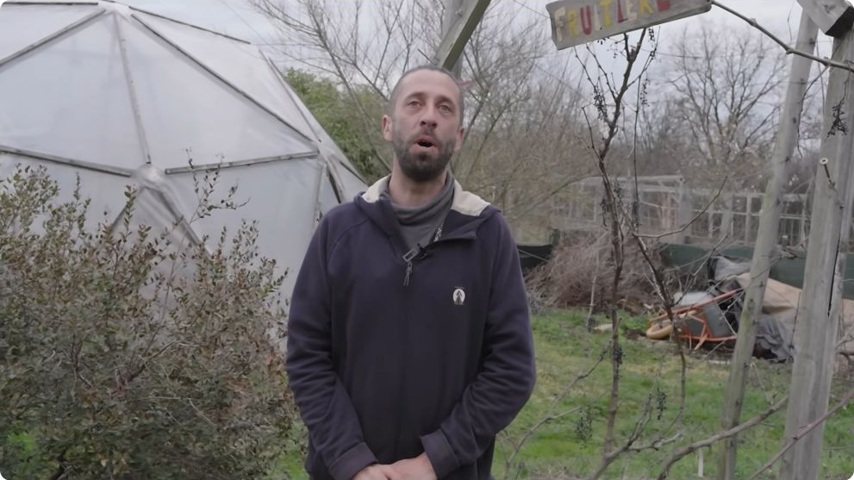 Rémi accueille Brian au Jardin d’Émerveille en sortie d’hiver.