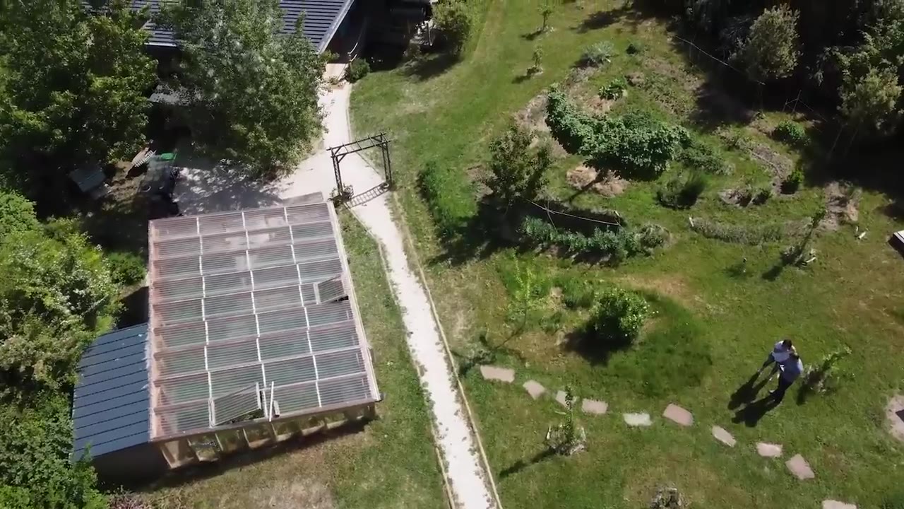 Vue aérienne de la serre et des circulations du jardin
