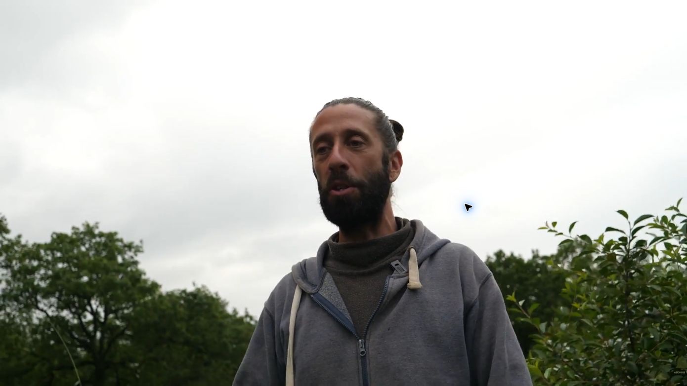 Rémi détaille ses pistes pour limiter les besoins en eau des cultures.