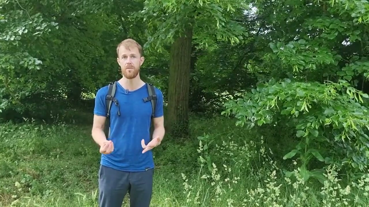 Christophe présente sa démarche au bois de Vincennes.