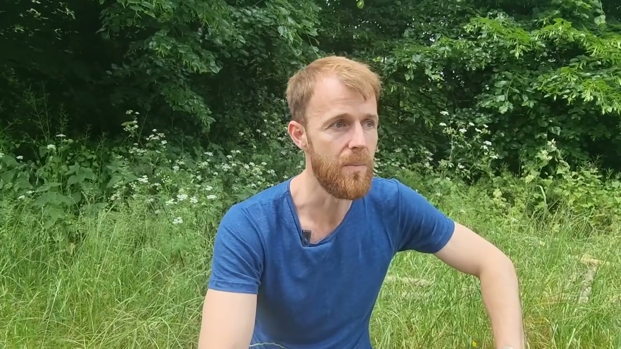 L’entretien aborde aussi les moyens d’apprendre à identifier les plantes.