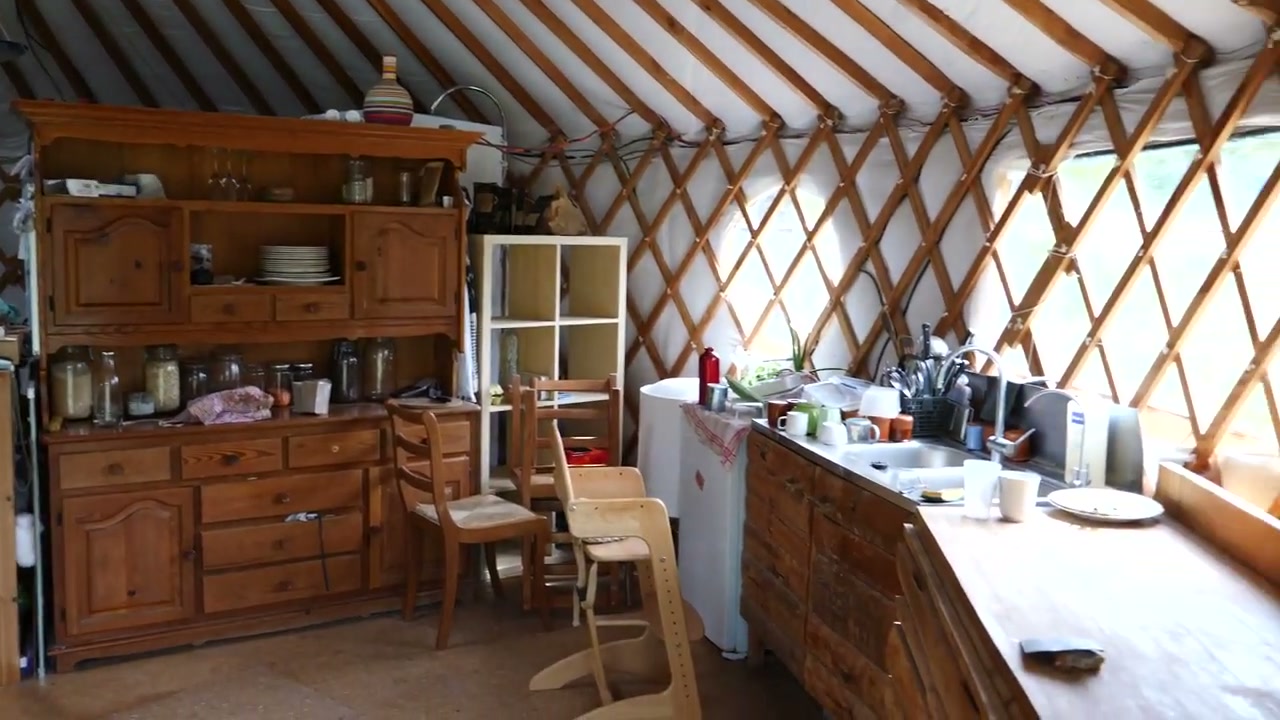 L’intérieur de la yourte utilisée pendant le chantier.