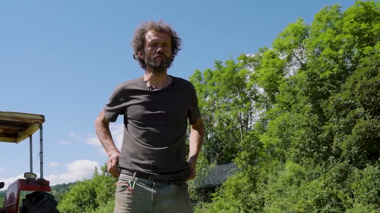 La visite se poursuit à l’extérieur de la ferme.