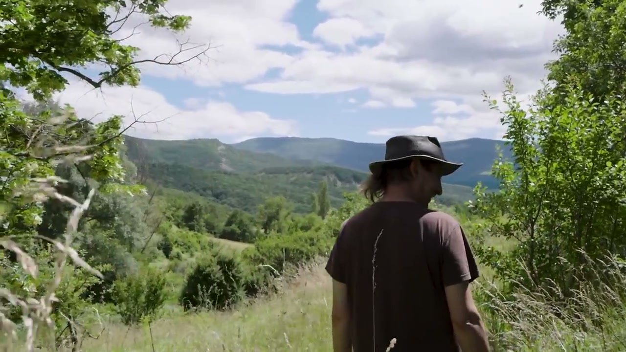 Le parcours se poursuit dans le paysage des Hautes-Alpes.