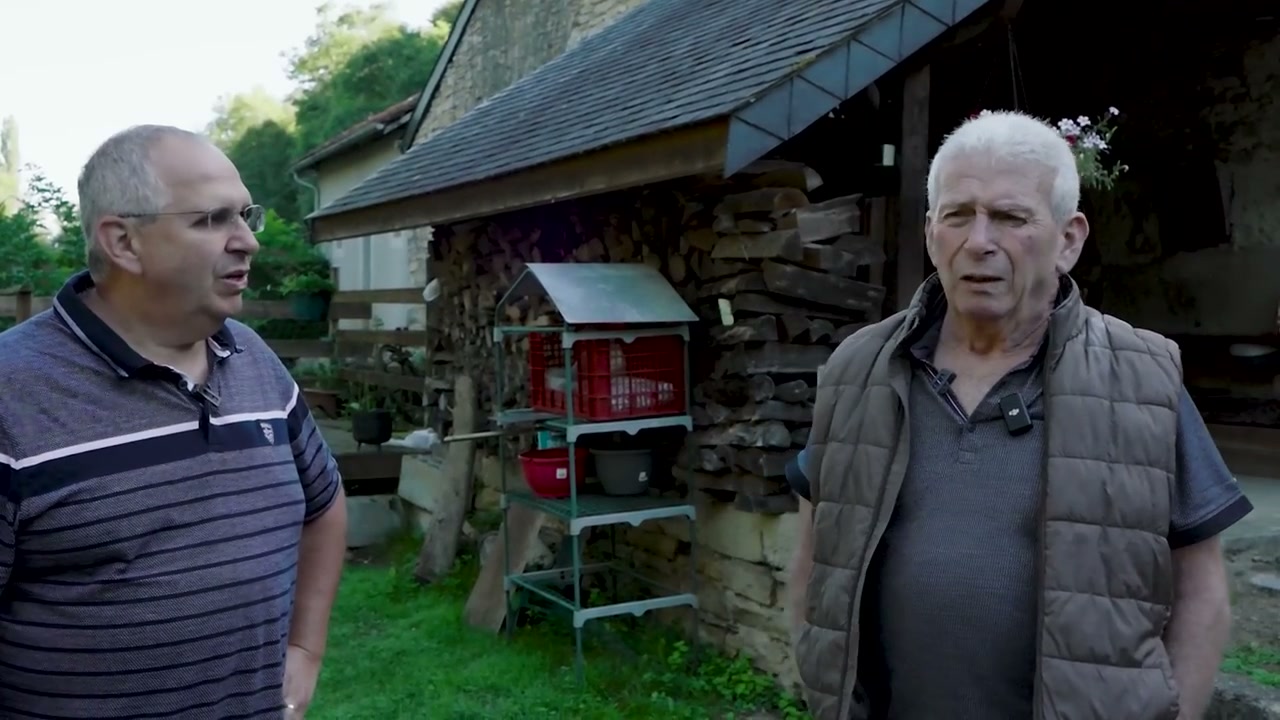 Pierre et Stéphane devant le moulin de la Ribère.