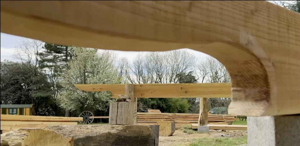 Les poutres et poteaux pendant la construction
