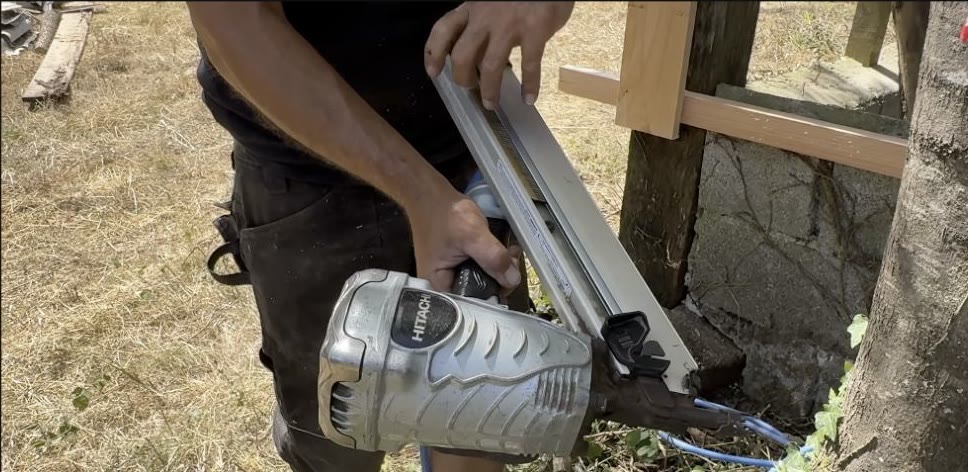 La fixation du bois pendant le chantier
