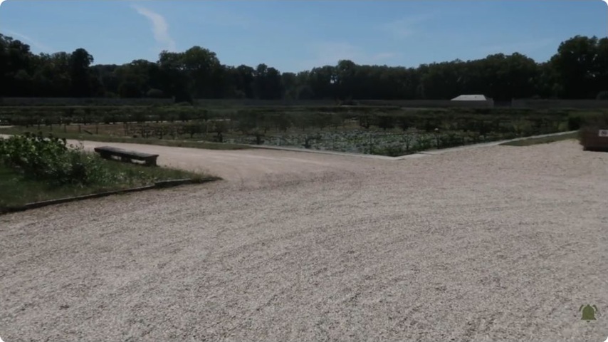 Les allées et les carrés cultivés du Potager du Roi, au cœur de Versailles.